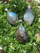 Load image into Gallery viewer, Labradorite Cabochon Pendant