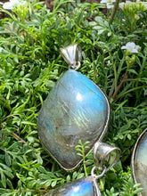 Load image into Gallery viewer, Labradorite Cabochon Pendant