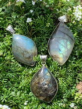 Load image into Gallery viewer, Labradorite Cabochon Pendant