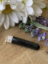 Load image into Gallery viewer, Crystal Pendant Points