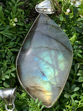 Load image into Gallery viewer, Labradorite Cabochon Pendant