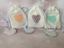 Load image into Gallery viewer, Crystal Gift Hearts