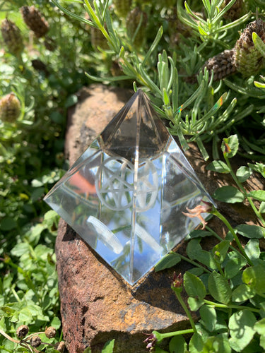 NEW! Crystal Glass Pentacle Pyramid